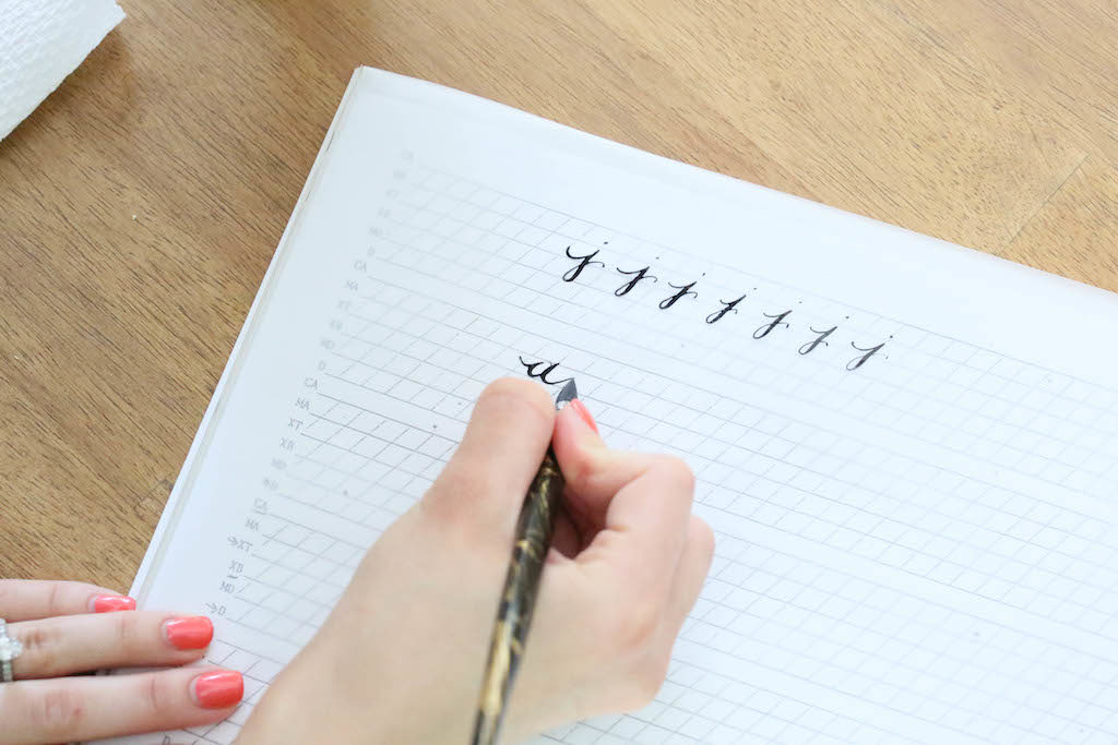 Cool Tutorials To Improve Your Hand Lettering- calligraphy alphabet